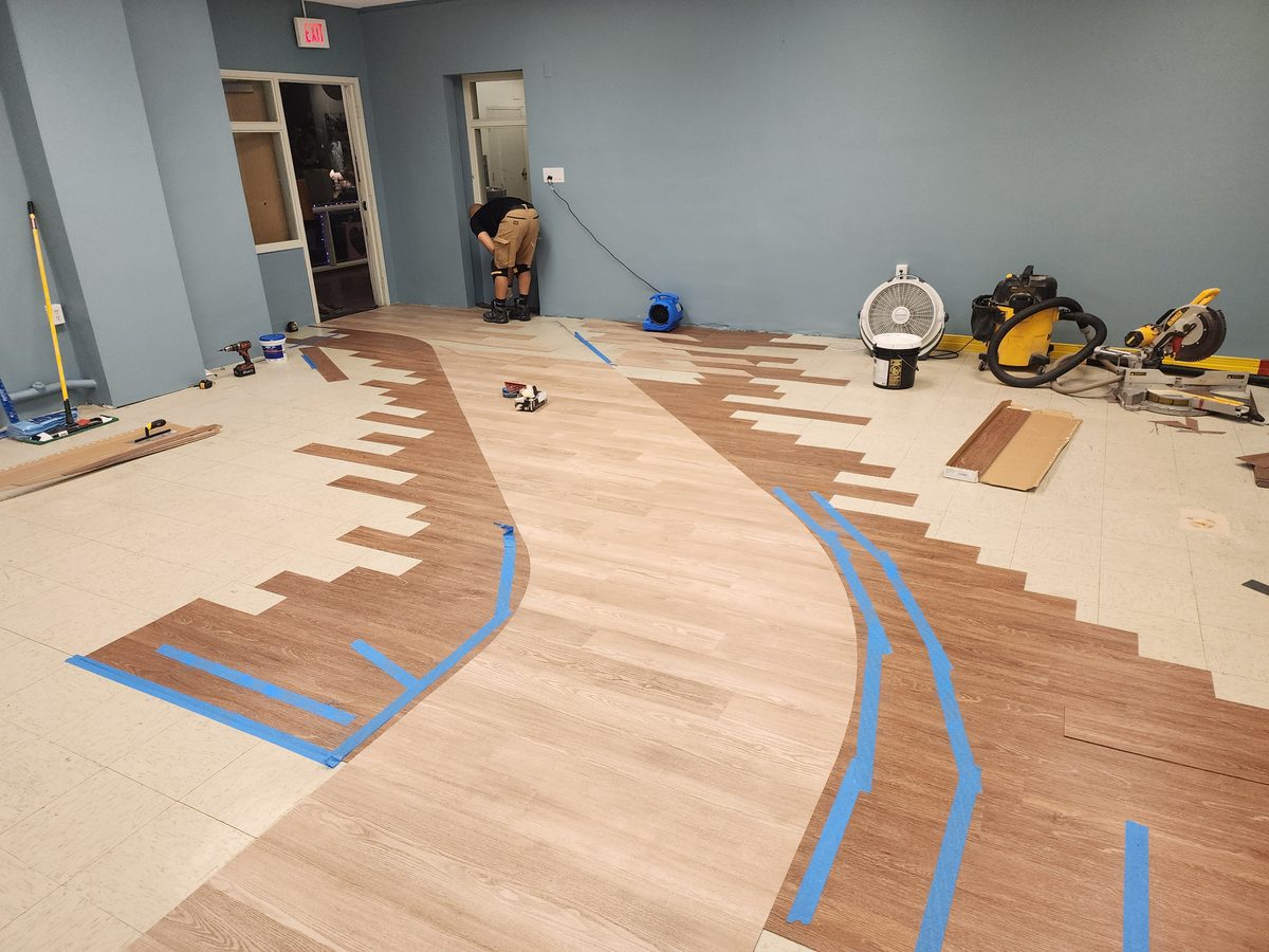 Installation underway, the curve taking shape